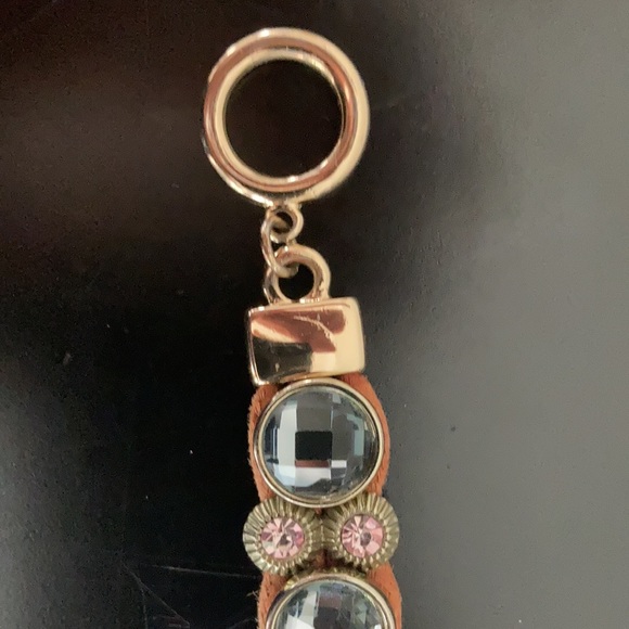 Brown leather bracelet w gold clasps topped w gems - Picture 8 of 8